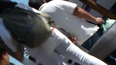 NALGA DE ESTUDIANTE PARADA BUS