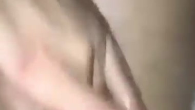 Teen slut fingers pussy