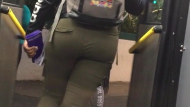 Instant teen nut booty on the bus