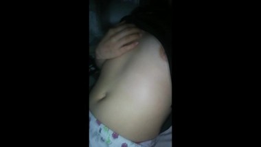 Mi prima me envio un video tocandose las tetas.
