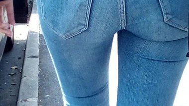 Sexy tight blue jeans AC