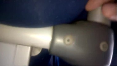ELTUBO Y LOS DEDOS BIEN METIDOS EN SUS NALGAS BUS 1