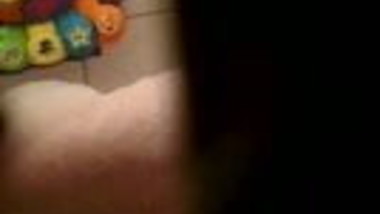 girlfriend masturbatin in bathtub