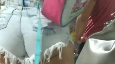 Proponha da loirinha magrinha blonde shorts