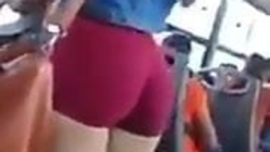 Flashing linda culona en el bus