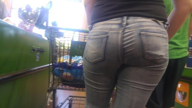 Teen donk in jeans