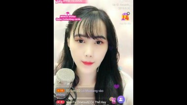 Sarah is so cute in livestream Uplive