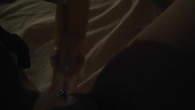 Freundin German besorgt es sich mit Dildo