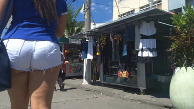 Gordinha gostosa de mini shorts