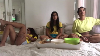 Camila toda safadinha se exibindo na frante da camera