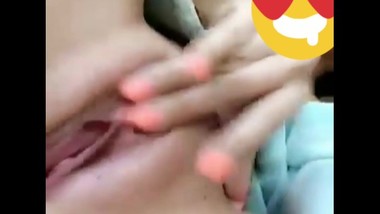 beautiful babe playing with her pussy.(tease)