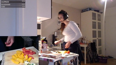 Juliaaab tits in tight top