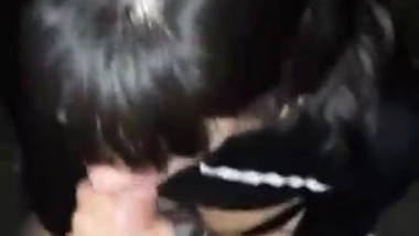 Puta chupa pitos en la calle