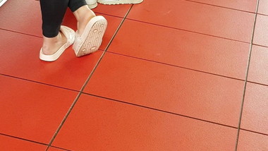 Voyeur leggins transparent sexy teen ass au kfc