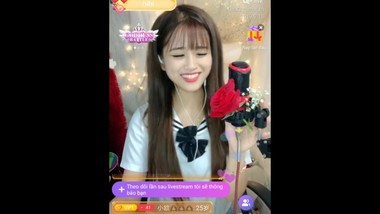 School girl show on livestream Uplive