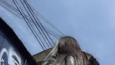 universitaria en faldita negra forrito blanco