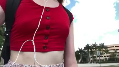 SA?AYes MA?dchen (18) zeigt ihre kleinen sA?AYen Titten