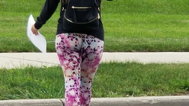 Damn! I thought this jiggly azz saw me fine jiggle