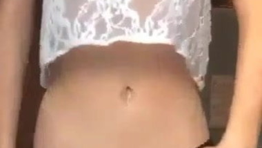 Teen shows her amazing body