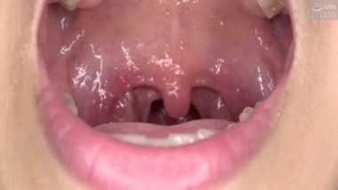 japanese girl uvula 3