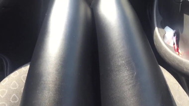 PROVOCATIVE WIFE OF FRIEND IN TIGHT LEGGINGS